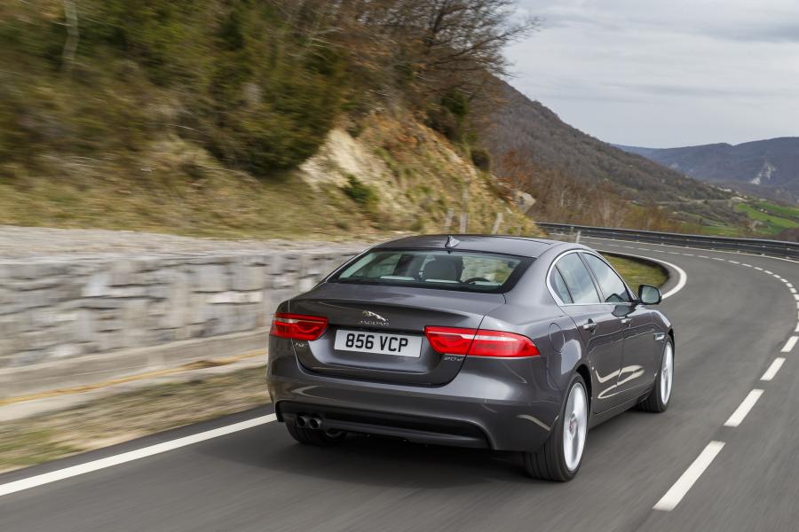  Jaguar XE Portfolio 2015 года  (фото 14 из 30)